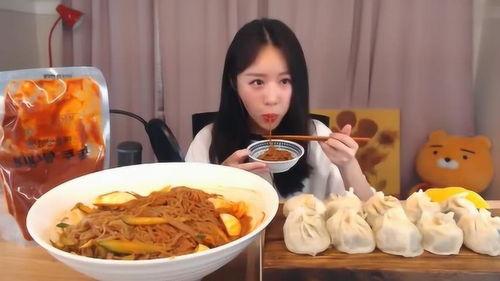 娛樂吃瓜醬吃面條視頻在線觀看,面條美食之旅，在線觀看帶你領略美味瞬間